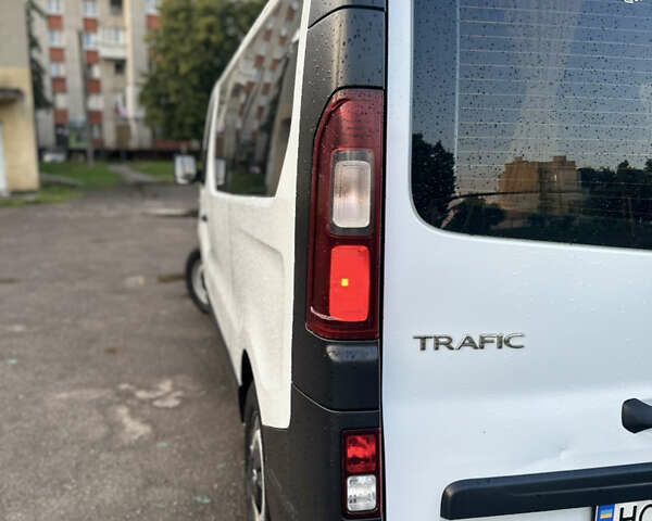 Білий Рено Трафік, об'ємом двигуна 1.6 л та пробігом 275 тис. км за 16000 $, фото 9 на Automoto.ua