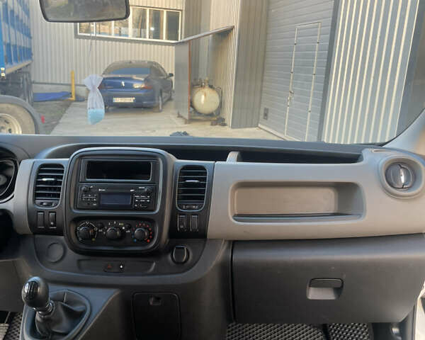 Белый Рено Трафик, объемом двигателя 1.6 л и пробегом 308 тыс. км за 12700 $, фото 8 на Automoto.ua