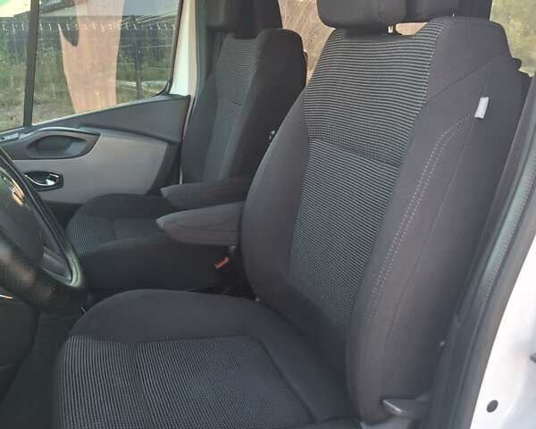 Білий Рено Трафік, об'ємом двигуна 1.6 л та пробігом 202 тис. км за 16800 $, фото 15 на Automoto.ua