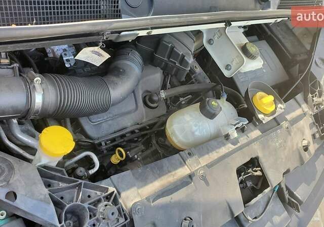 Белый Рено Трафик, объемом двигателя 1.6 л и пробегом 179 тыс. км за 15300 $, фото 7 на Automoto.ua