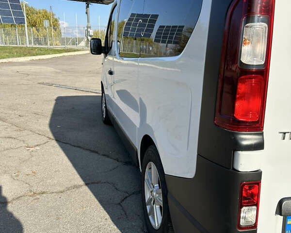 Білий Рено Трафік, об'ємом двигуна 1.6 л та пробігом 261 тис. км за 13700 $, фото 8 на Automoto.ua