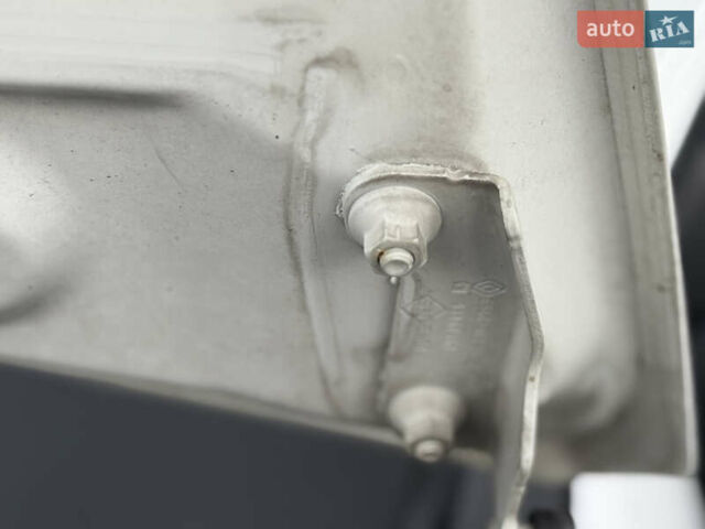 Белый Рено Трафик, объемом двигателя 1.6 л и пробегом 217 тыс. км за 13700 $, фото 93 на Automoto.ua