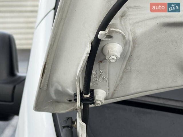 Белый Рено Трафик, объемом двигателя 1.6 л и пробегом 217 тыс. км за 13700 $, фото 92 на Automoto.ua