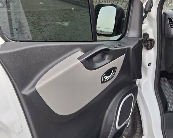 Белый Рено Трафик, объемом двигателя 1.6 л и пробегом 286 тыс. км за 14900 $, фото 15 на Automoto.ua