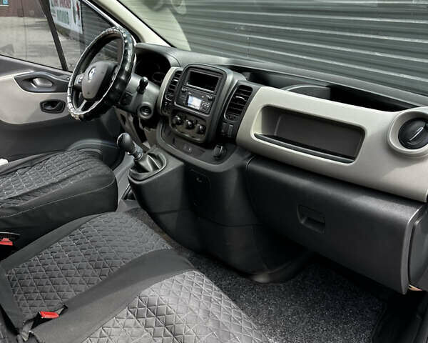 Білий Рено Трафік, об'ємом двигуна 1.6 л та пробігом 196 тис. км за 14350 $, фото 12 на Automoto.ua