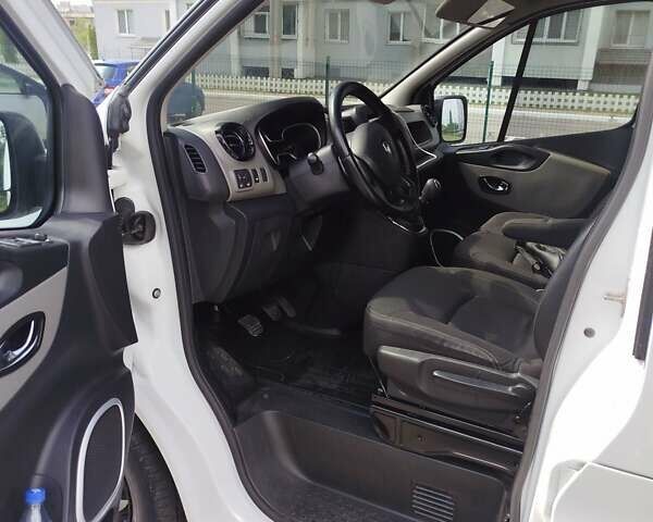 Білий Рено Трафік, об'ємом двигуна 1.6 л та пробігом 320 тис. км за 10000 $, фото 1 на Automoto.ua