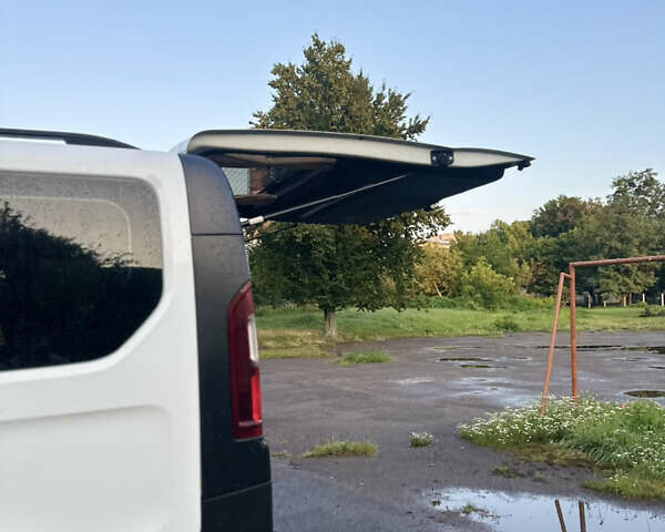 Білий Рено Трафік, об'ємом двигуна 1.6 л та пробігом 275 тис. км за 16000 $, фото 14 на Automoto.ua