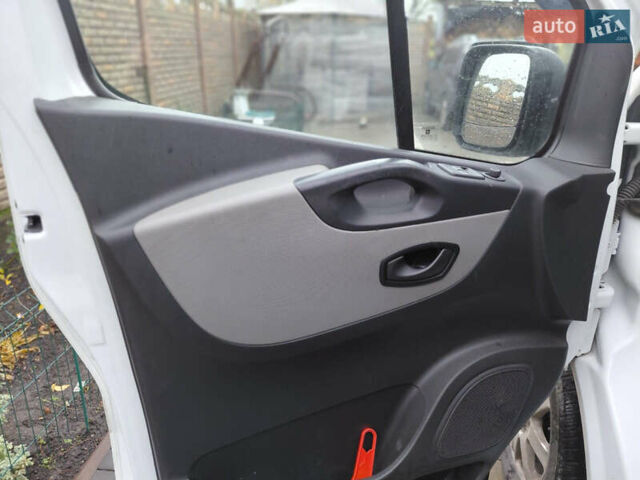 Белый Рено Трафик, объемом двигателя 1.6 л и пробегом 317 тыс. км за 13700 $, фото 13 на Automoto.ua