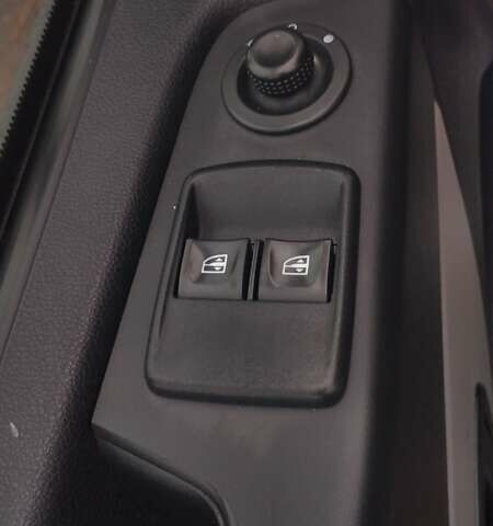 Белый Рено Трафик, объемом двигателя 1.6 л и пробегом 220 тыс. км за 11900 $, фото 19 на Automoto.ua