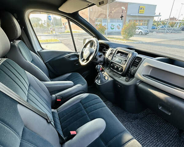 Рено Трафик 2015 в Черновцах на Automoto.ua Белый Рено Трафик, объемом двигателя 1.6 л и пробегом 420 тыс. км за 14200 $, фото 4 на Automoto.ua