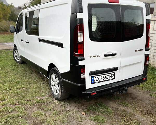 Белый Рено Трафик, объемом двигателя 1.6 л и пробегом 228 тыс. км за 13900 $, фото 2 на Automoto.ua