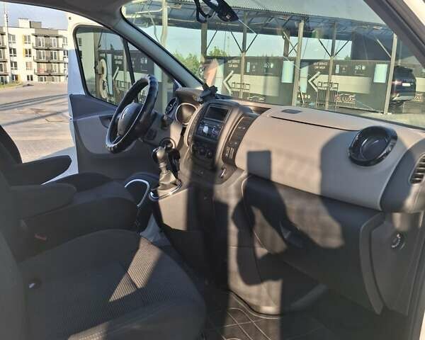 Білий Рено Трафік, об'ємом двигуна 1.6 л та пробігом 202 тис. км за 16800 $, фото 14 на Automoto.ua