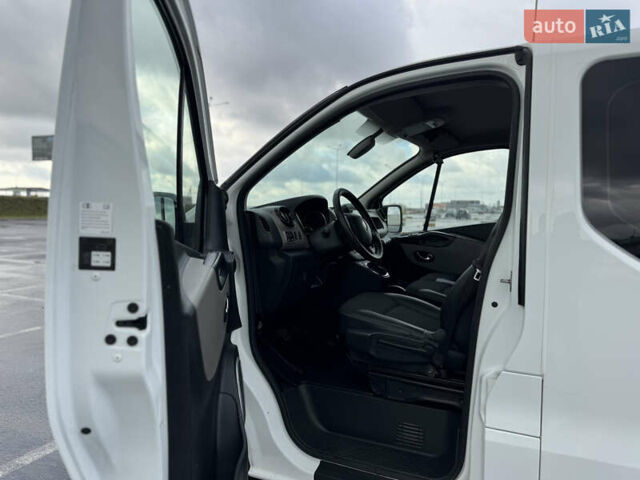 Белый Рено Трафик, объемом двигателя 1.6 л и пробегом 217 тыс. км за 13700 $, фото 54 на Automoto.ua