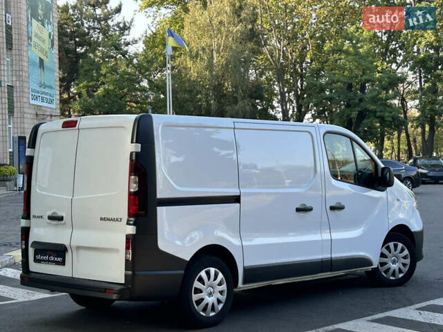 Белый Рено Трафик, объемом двигателя 1.6 л и пробегом 272 тыс. км за 12499 $, фото 2 на Automoto.ua
