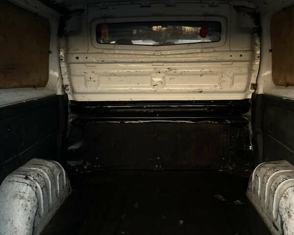 Белый Рено Трафик, объемом двигателя 1.6 л и пробегом 308 тыс. км за 12700 $, фото 14 на Automoto.ua