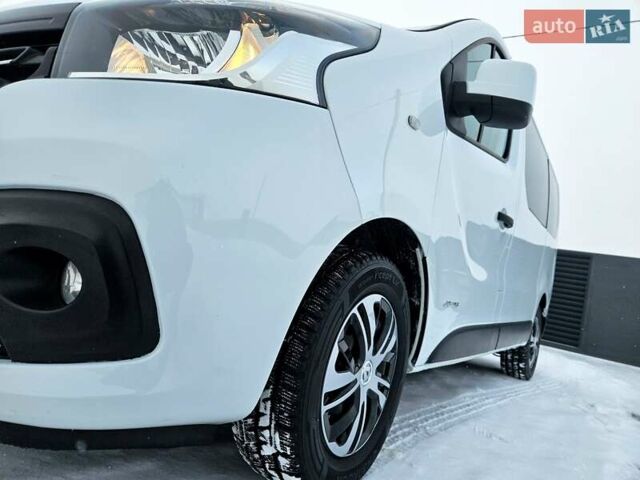 Белый Рено Трафик, объемом двигателя 1.6 л и пробегом 156 тыс. км за 17700 $, фото 12 на Automoto.ua