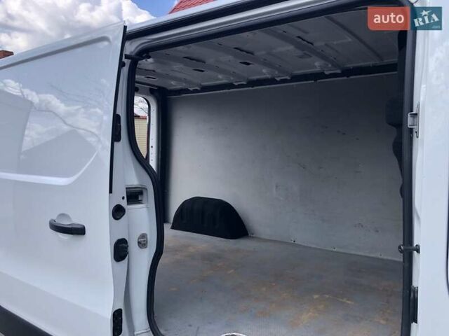 Белый Рено Трафик, объемом двигателя 1.6 л и пробегом 298 тыс. км за 12500 $, фото 43 на Automoto.ua