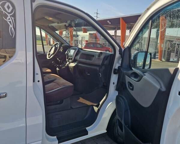 Белый Рено Трафик, объемом двигателя 1.6 л и пробегом 350 тыс. км за 13500 $, фото 13 на Automoto.ua