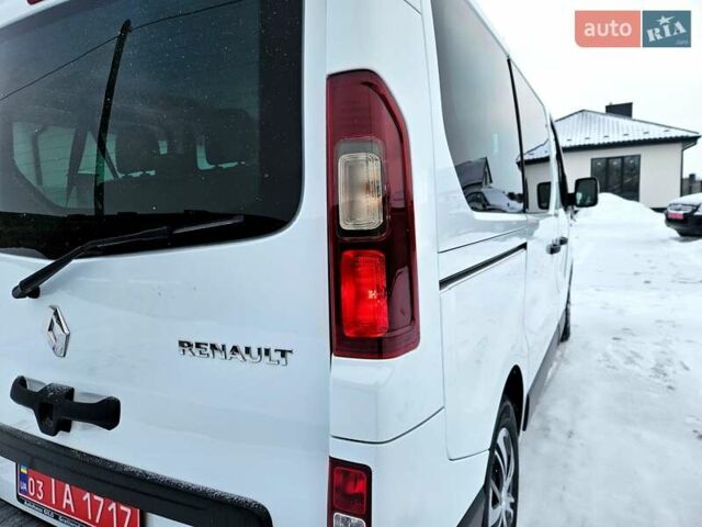 Белый Рено Трафик, объемом двигателя 1.6 л и пробегом 156 тыс. км за 17700 $, фото 16 на Automoto.ua