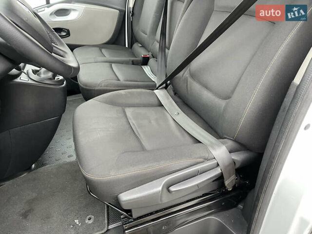 Білий Рено Трафік, об'ємом двигуна 0 л та пробігом 263 тис. км за 13950 $, фото 15 на Automoto.ua