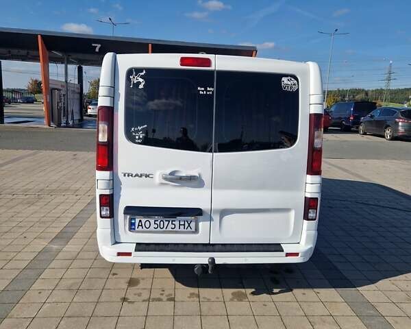Белый Рено Трафик, объемом двигателя 1.6 л и пробегом 350 тыс. км за 13500 $, фото 2 на Automoto.ua