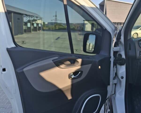 Білий Рено Трафік, об'ємом двигуна 1.6 л та пробігом 202 тис. км за 16800 $, фото 12 на Automoto.ua