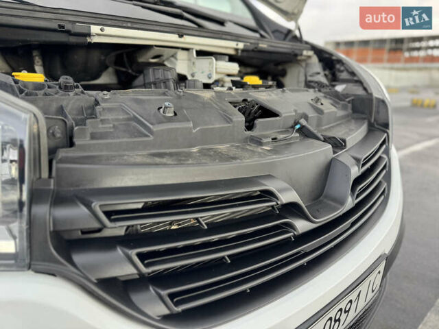 Белый Рено Трафик, объемом двигателя 1.6 л и пробегом 217 тыс. км за 13700 $, фото 85 на Automoto.ua