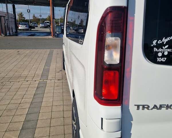 Белый Рено Трафик, объемом двигателя 1.6 л и пробегом 350 тыс. км за 13500 $, фото 8 на Automoto.ua
