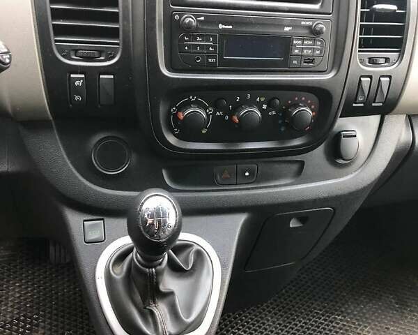 Белый Рено Трафик, объемом двигателя 1.6 л и пробегом 190 тыс. км за 15000 $, фото 5 на Automoto.ua