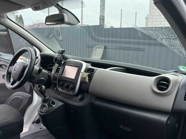 Белый Рено Трафик, объемом двигателя 1.6 л и пробегом 262 тыс. км за 13700 $, фото 6 на Automoto.ua