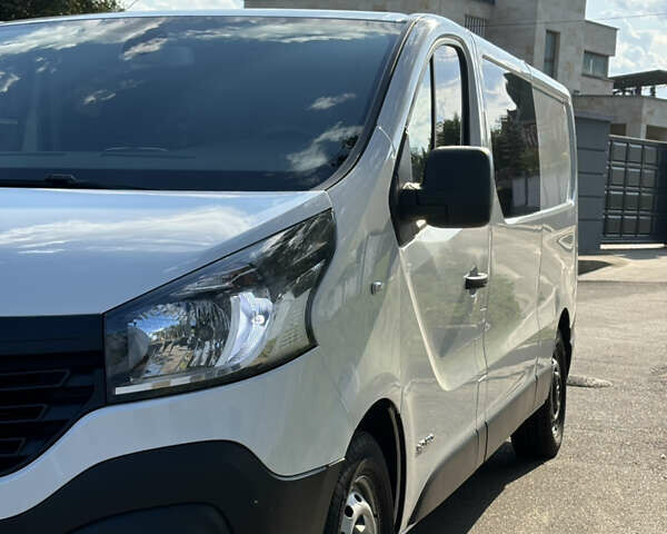 Білий Рено Трафік, об'ємом двигуна 1.6 л та пробігом 258 тис. км за 15000 $, фото 8 на Automoto.ua