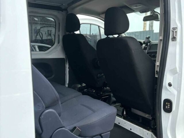 Белый Рено Трафик, объемом двигателя 1.6 л и пробегом 262 тыс. км за 13700 $, фото 7 на Automoto.ua