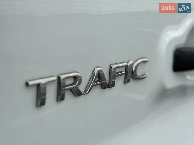 Белый Рено Трафик, объемом двигателя 1.6 л и пробегом 217 тыс. км за 13700 $, фото 25 на Automoto.ua