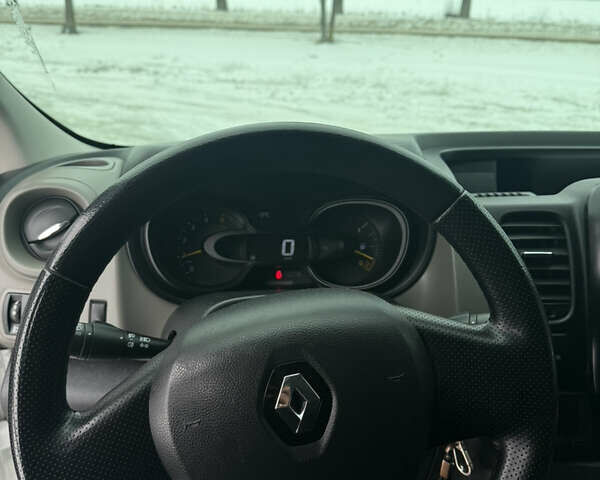 Белый Рено Трафик, объемом двигателя 1.6 л и пробегом 170 тыс. км за 22000 $, фото 12 на Automoto.ua