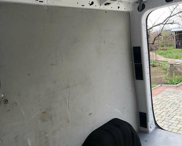 Белый Рено Трафик, объемом двигателя 1.6 л и пробегом 298 тыс. км за 12500 $, фото 44 на Automoto.ua