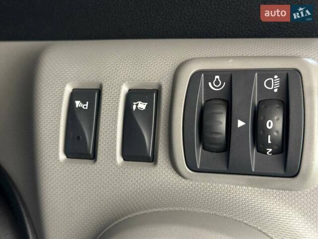 Білий Рено Трафік, об'ємом двигуна 1.6 л та пробігом 163 тис. км за 15900 $, фото 20 на Automoto.ua