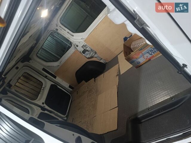 Белый Рено Трафик, объемом двигателя 1.6 л и пробегом 260 тыс. км за 12500 $, фото 5 на Automoto.ua