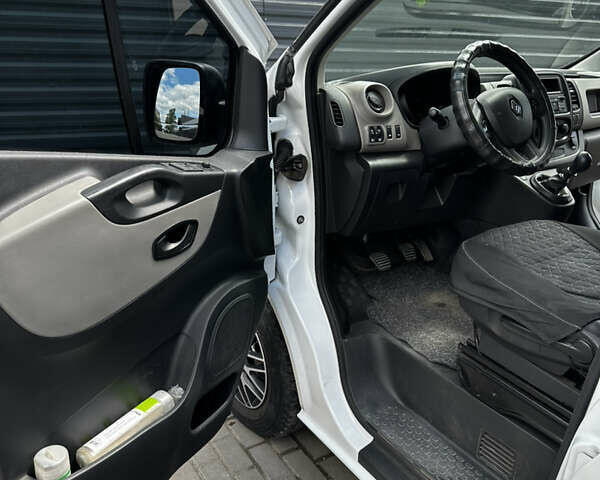 Білий Рено Трафік, об'ємом двигуна 1.6 л та пробігом 196 тис. км за 14350 $, фото 11 на Automoto.ua