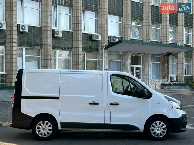 Белый Рено Трафик, объемом двигателя 1.6 л и пробегом 272 тыс. км за 12499 $, фото 1 на Automoto.ua