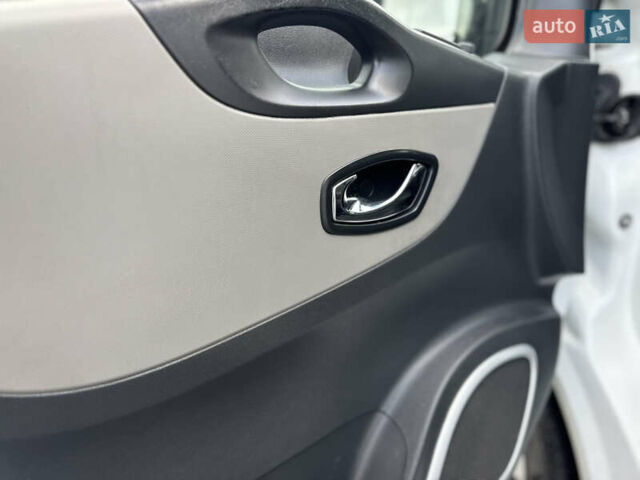 Білий Рено Трафік, об'ємом двигуна 1.6 л та пробігом 217 тис. км за 13700 $, фото 57 на Automoto.ua