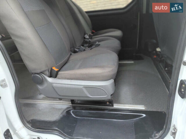 Белый Рено Трафик, объемом двигателя 1.6 л и пробегом 317 тыс. км за 13700 $, фото 23 на Automoto.ua