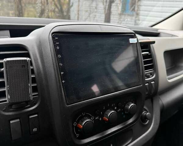 Белый Рено Трафик, объемом двигателя 1.6 л и пробегом 155 тыс. км за 16300 $, фото 5 на Automoto.ua