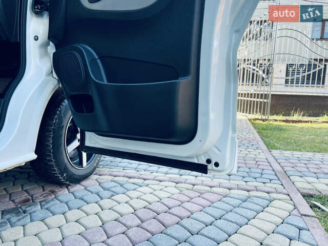 Белый Рено Трафик, объемом двигателя 1.6 л и пробегом 340 тыс. км за 13800 $, фото 44 на Automoto.ua