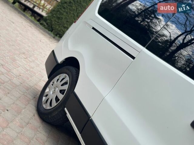 Белый Рено Трафик, объемом двигателя 1.6 л и пробегом 216 тыс. км за 14750 $, фото 16 на Automoto.ua
