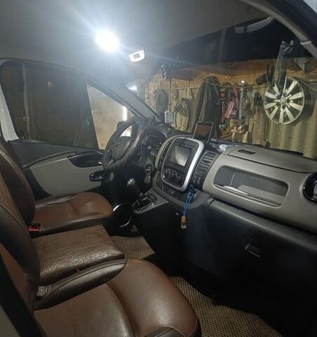 Белый Рено Трафик, объемом двигателя 1.6 л и пробегом 260 тыс. км за 12500 $, фото 4 на Automoto.ua