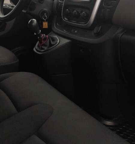 Белый Рено Трафик, объемом двигателя 1.6 л и пробегом 220 тыс. км за 11900 $, фото 10 на Automoto.ua