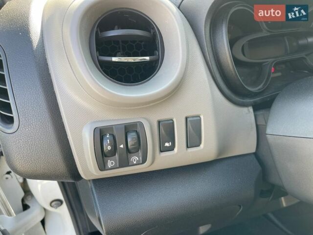 Белый Рено Трафик, объемом двигателя 1.6 л и пробегом 264 тыс. км за 13900 $, фото 22 на Automoto.ua