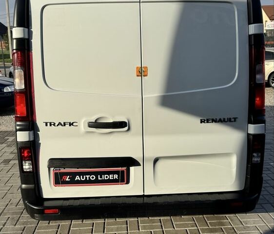 Белый Рено Трафик, объемом двигателя 1.6 л и пробегом 222 тыс. км за 15800 $, фото 4 на Automoto.ua