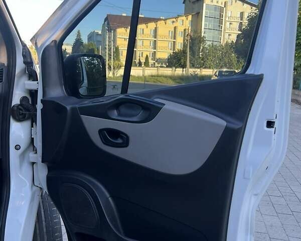 Білий Рено Трафік, об'ємом двигуна 1.6 л та пробігом 218 тис. км за 12800 $, фото 3 на Automoto.ua