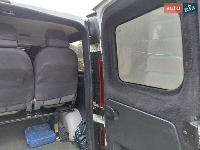 Белый Рено Трафик, объемом двигателя 1.6 л и пробегом 317 тыс. км за 13700 $, фото 29 на Automoto.ua